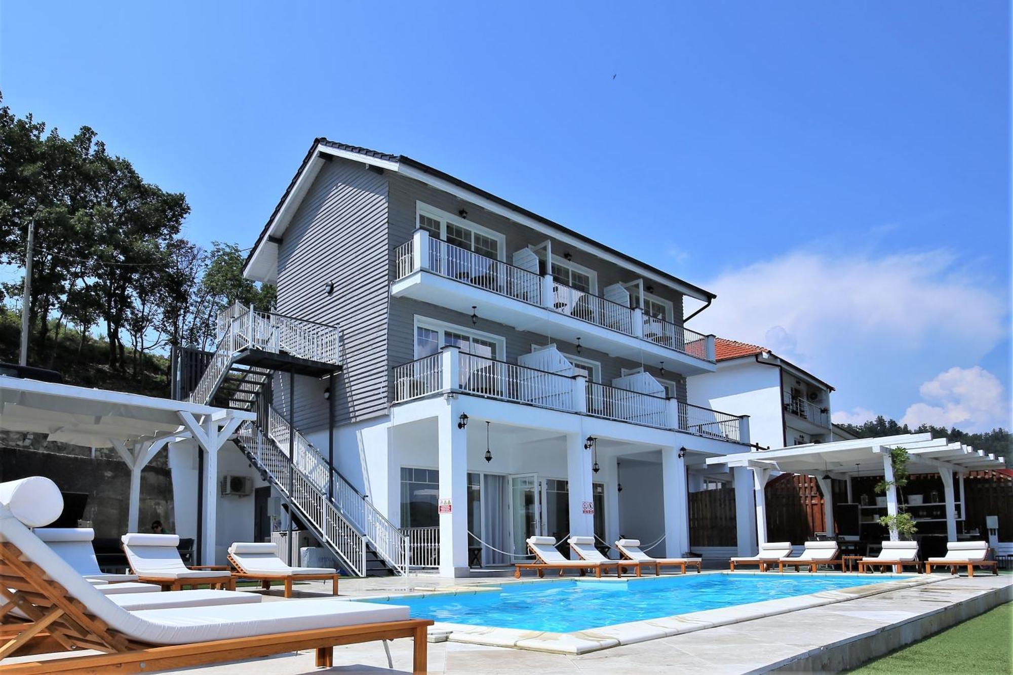 Serenity Eselnita Exterior photo